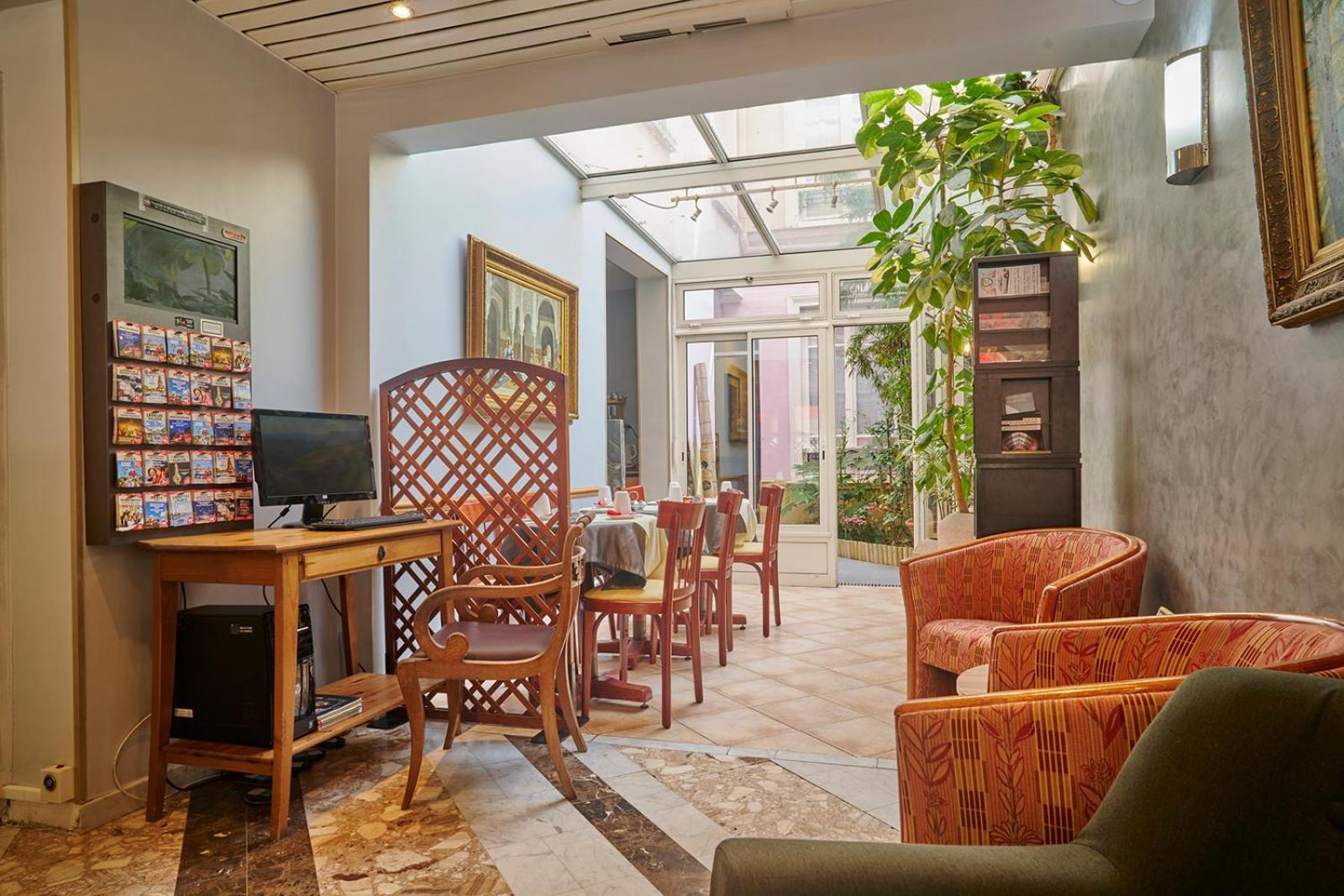 Hotel Poussin Parijs